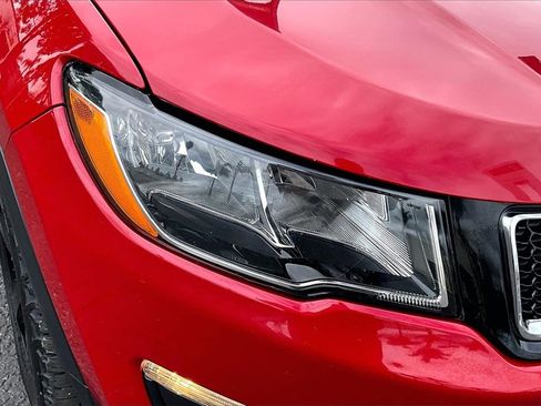 Used 2018 Jeep Compass Latitude image 27