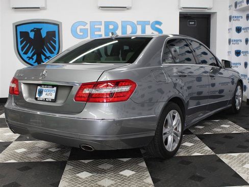 Used 2011 Mercedes-Benz E 350 Sedan image 4