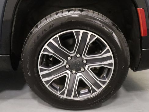 Certified 2024 Jeep Wagoneer Series II AWD/4WD image 22