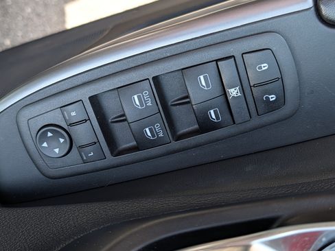 Used 2022 Jeep Cherokee Latitude Lux AWD/4WD image 19