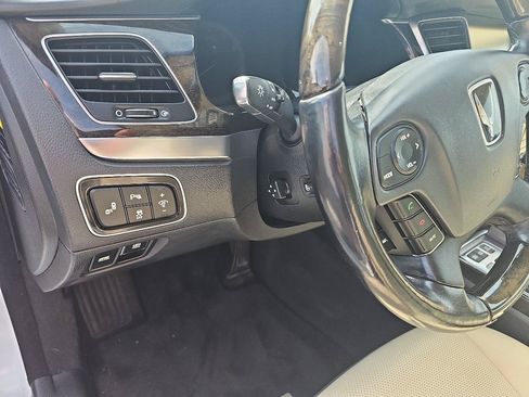 Used 2014 Hyundai Equus Signature RWD image 19