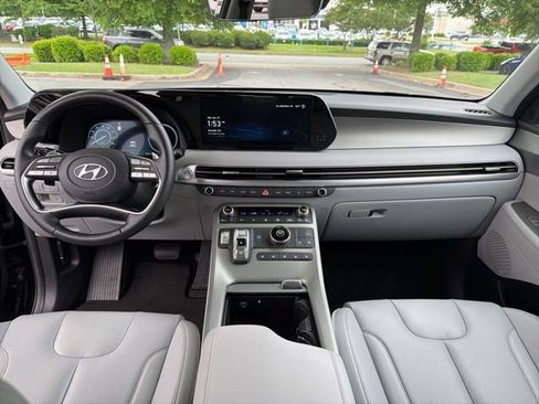 Used 2025 Hyundai Palisade SEL FWD image 29