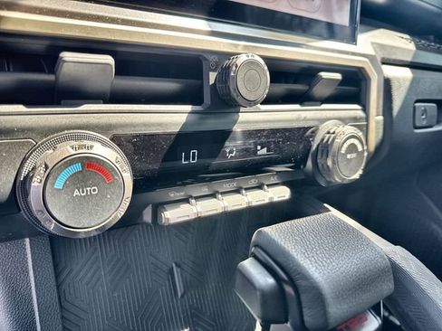 Used 2024 Toyota Tacoma TRD Off-Road image 27