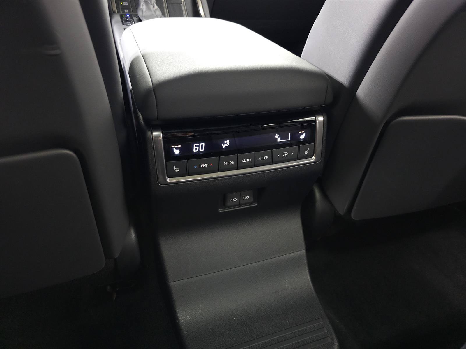 Used 2024 Lexus GX 550 w/ Cold Area Package AWD/4WD image 38