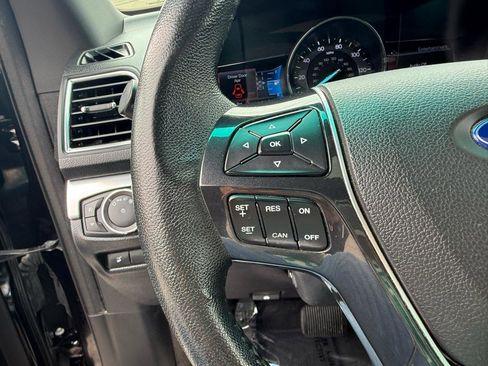 Used 2017 Ford Explorer Limited w/ Equipment Group 301A FWD image 12