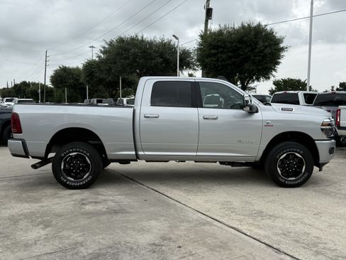 Used 2026 RAM 2500 Laramie AWD/4WD image 3