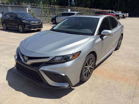 Used 2023 Toyota Camry SE AWD/4WD image 2