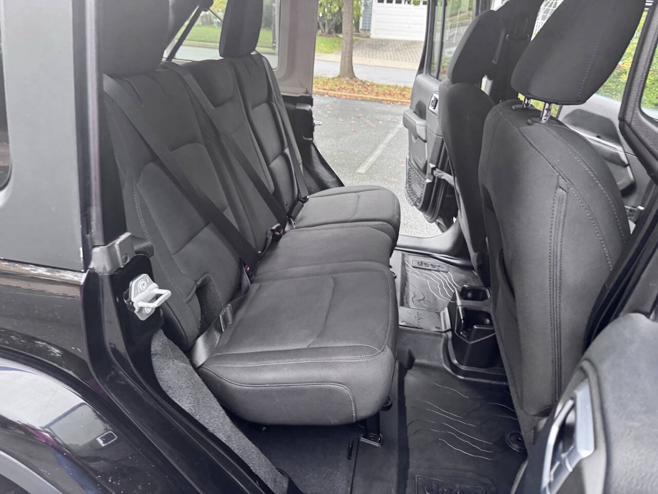 Used 2018 Jeep Wrangler Unlimited Sahara w/ Cold Weather Group AWD/4WD image 23