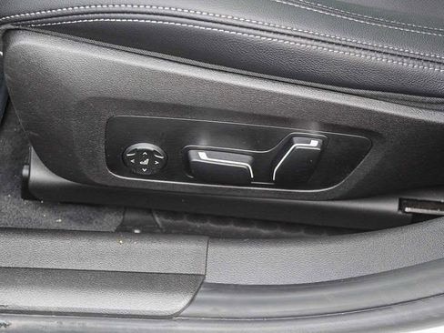 Used 2025 BMW 330i Sedan w/ Convenience Package image 21