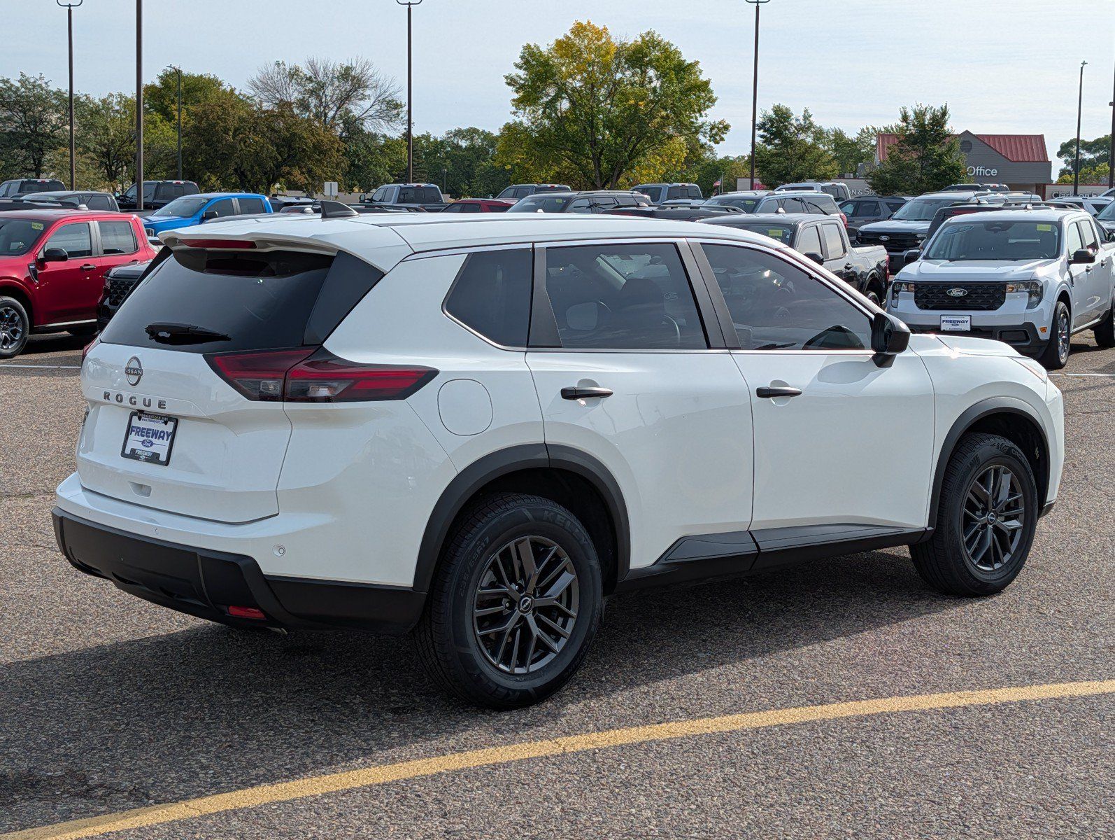 Used 2024 Nissan Rogue S FWD image 5