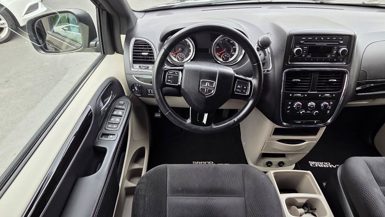 Used 2016 Dodge Grand Caravan SE FWD image 19