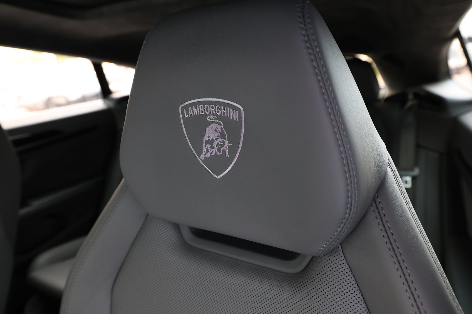 Used 2021 Lamborghini Urus AWD/4WD image 22
