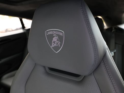 Used 2021 Lamborghini Urus AWD/4WD image 22