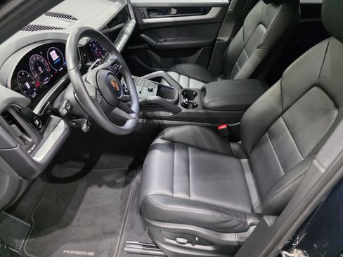 Used 2025 Porsche Cayenne AWD/4WD image 6