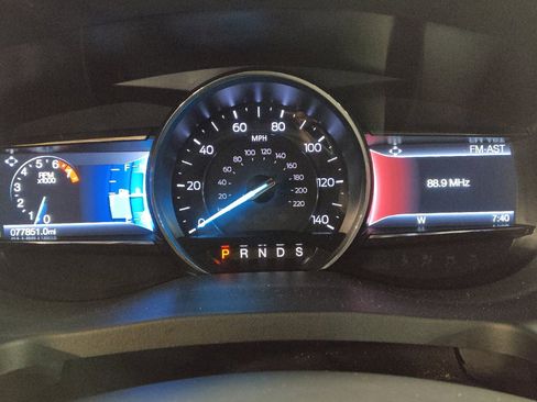 Used 2018 Ford Explorer XLT FWD image 23