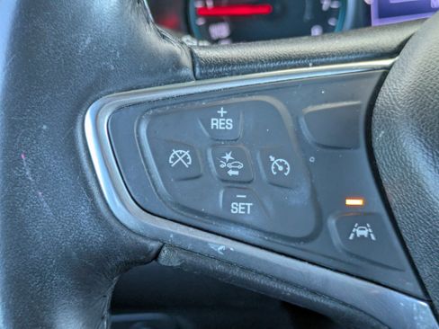 Used 2020 Chevrolet Equinox LT w/ Driver Convenience Package image 16