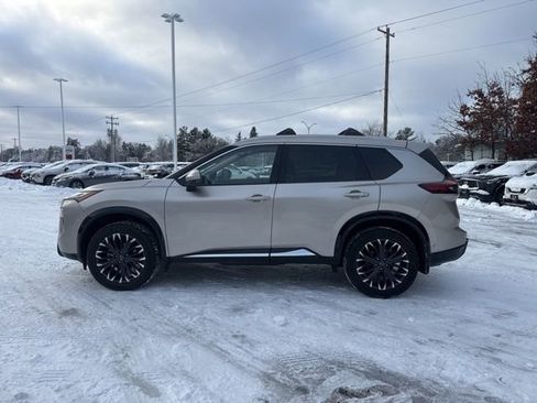 Used 2025 Nissan Rogue Platinum image 9