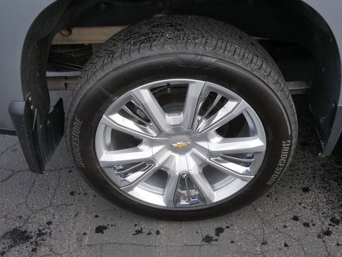 Used 2025 Chevrolet Silverado 1500 High Country w/ High Country Premium Package AWD/4WD image 8