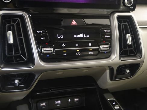 Used 2023 Kia Sorento S w/ Panoramic Sunroof Package AWD/4WD image 31