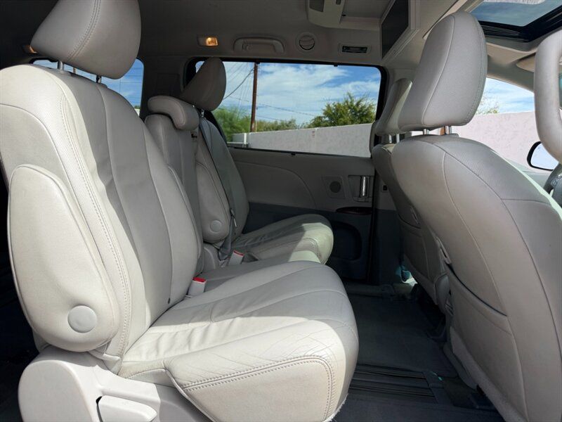 Used 2014 Toyota Sienna XLE w/ XLE Premium Package FWD image 36