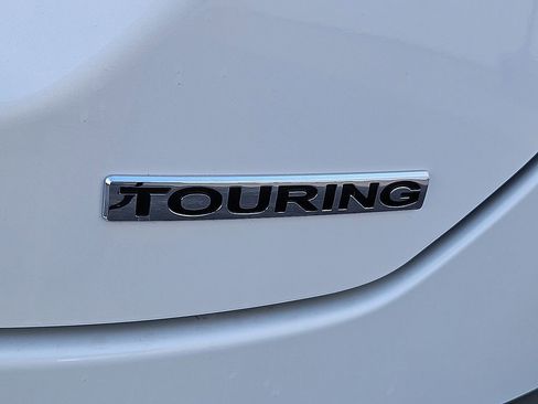 New 2025 Honda Pilot Touring image 14