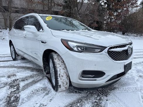 Used 2018 Buick Enclave Avenir image 2
