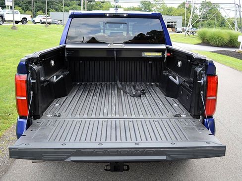 Used 2024 Toyota Tacoma TRD Off-Road w/ TRD Off Road Upgrade Package AWD/4WD image 15