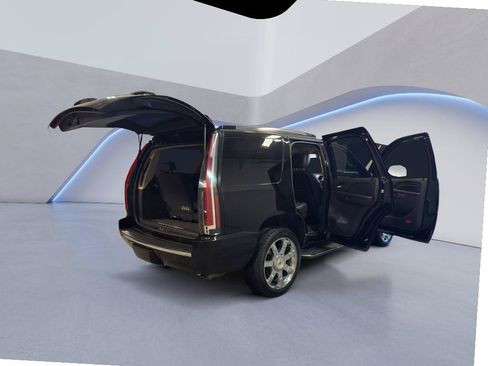 Used 2014 Cadillac Escalade Luxury AWD/4WD image 14