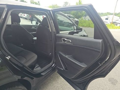 Used 2023 Kia Sportage LX AWD/4WD image 14
