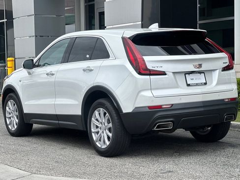 Used 2023 Cadillac XT4 Luxury w/ Cold Weather Package FWD image 6
