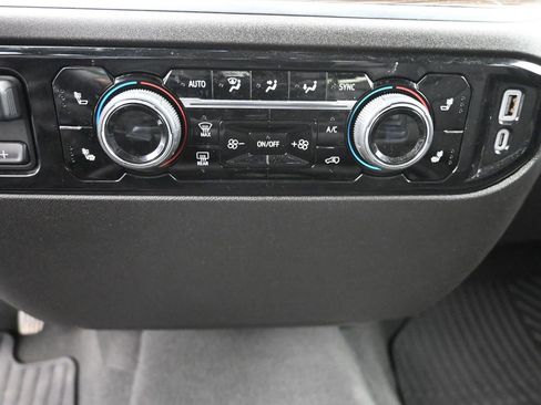 Used 2025 Chevrolet Silverado 1500 LT w/ Leather Package image 15