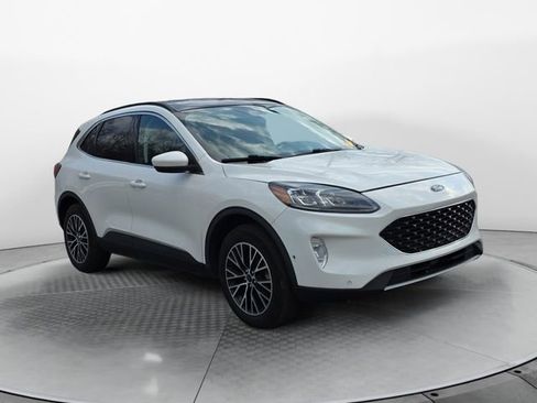 Used 2022 Ford Escape Titanium w/ Class II Trailer Tow Package image 7