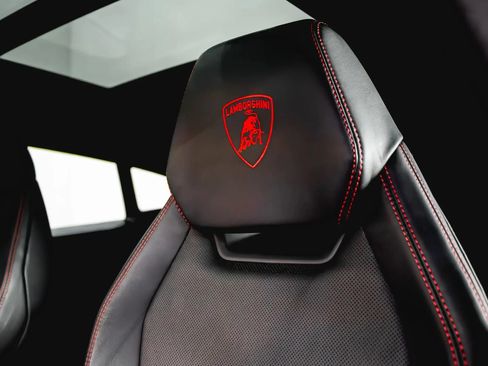 Used 2021 Lamborghini Urus image 22