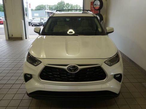 Used 2023 Toyota Highlander XLE AWD/4WD image 15