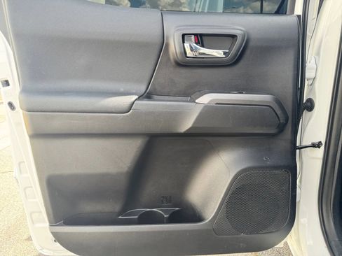 Used 2020 Toyota Tacoma TRD Off-Road image 21