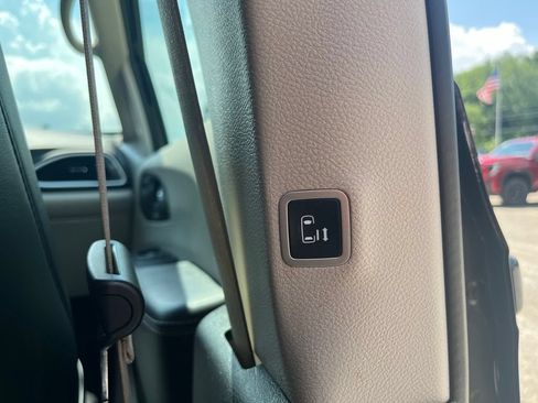 Used 2024 Chrysler Pacifica Touring-L FWD image 38