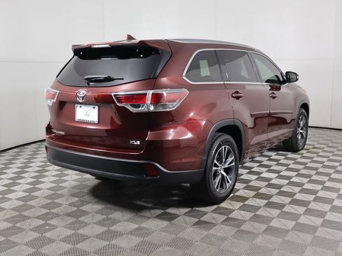 Used 2016 Toyota Highlander XLE image 5