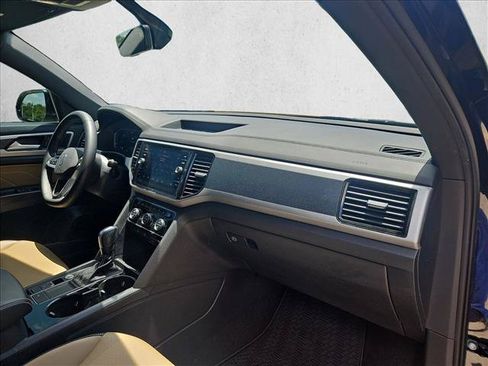 Used 2022 Volkswagen Atlas Cross Sport SE FWD image 21