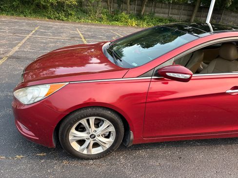 Used 2012 Hyundai Sonata Limited w/ Navigation Pkg FWD image 2