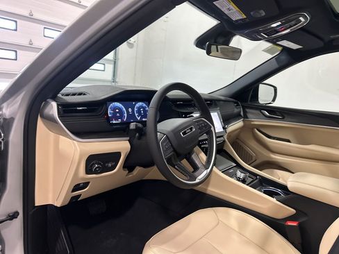 New 2026 Jeep Grand Cherokee Limited image 18