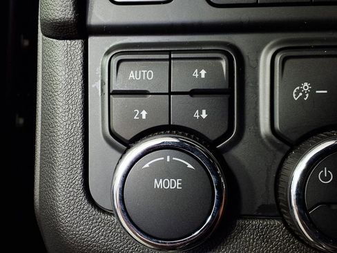 Used 2025 Chevrolet Tahoe Z71 w/ Comfort Package image 16