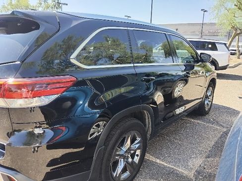 Used 2018 Toyota Highlander Limited Platinum AWD/4WD image 17
