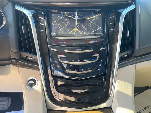 Used 2020 Cadillac Escalade ESV Luxury image 23