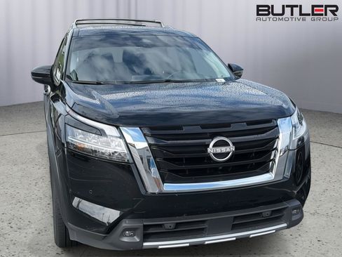 Used 2024 Nissan Pathfinder SL w/ SL Premium Package FWD image 5