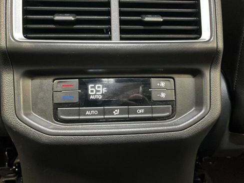 Used 2024 Volkswagen Atlas SE image 41