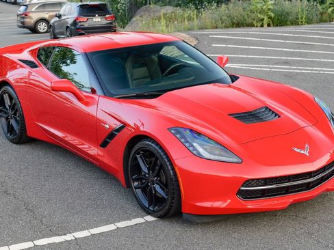 Used 2016 Chevrolet Corvette Stingray Coupe RWD image 9