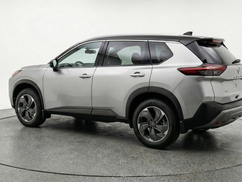 Used 2025 Nissan Rogue SV image 6