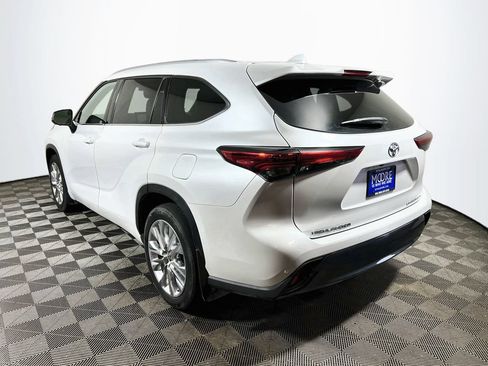 Certified 2023 Toyota Highlander Limited AWD/4WD image 5