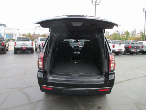 Used 2022 Chevrolet Suburban RST w/ Luxury Package image 6