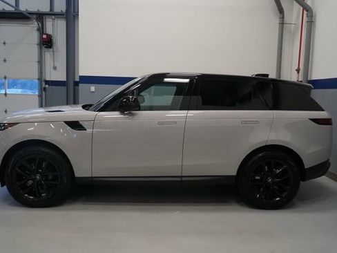 Used 2024 Land Rover Range Rover Sport SE AWD/4WD image 2